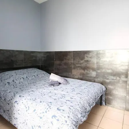 01 - Chambre Avec Lit Double Ideal Jo 2024 Saint-Denis  Buitenkant foto